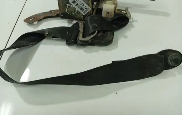 Mazda 323 Front seatbelt 