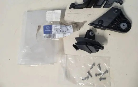 Mercedes-Benz E W212 Headlight/headlamp mounting bracket A2128200414