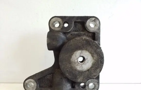 Jeep Cherokee Rear differential/diff mount bracket 68155100AA