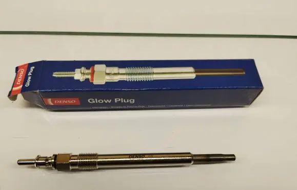 Mercedes-Benz C W202 Glow plug A0011594901 A0011592801 A0011593701