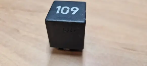 Volkswagen Golf III Other relay 357906381A 24690000KTB 109