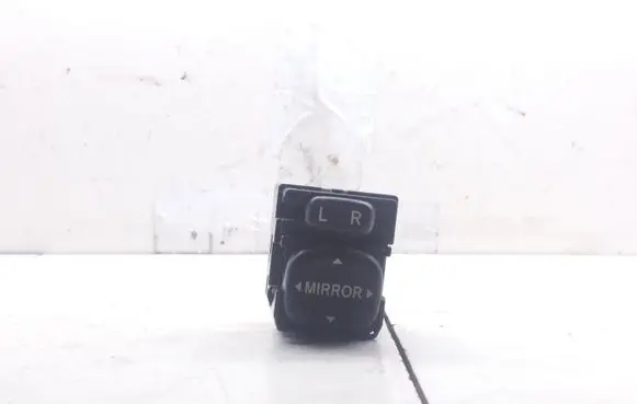 Toyota Avensis Verso Wing mirror switch 183574