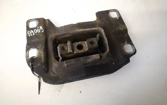 Volvo V50 Engine mount bracket 3m517m121 3m51-7m121