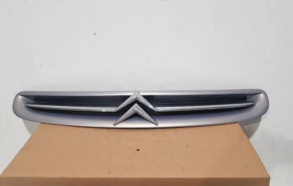 Citroen Xsara Picasso Quarter panel pressure vent 9631507477
