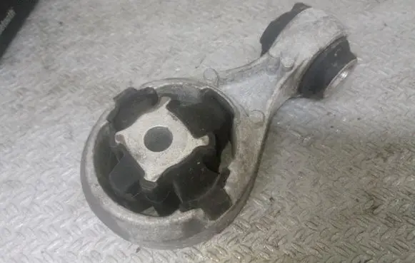 Nissan Qashqai Engine mount bracket 11350JD000