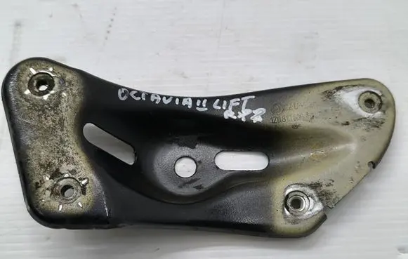 Skoda Octavia Mk2 (1Z) Fender mounting bracket 1Z0810680A