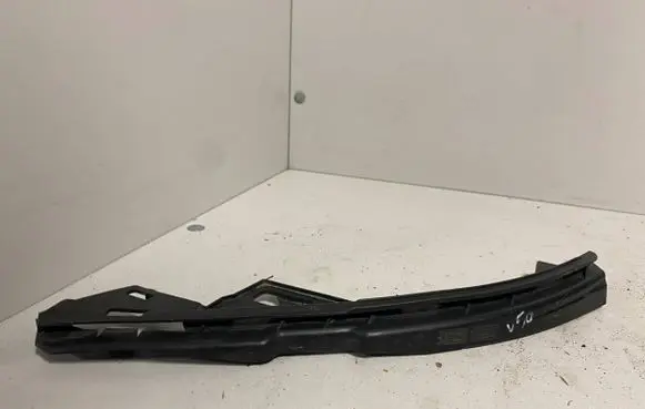 Volvo V70 Front bumper mounting bracket 30744956
