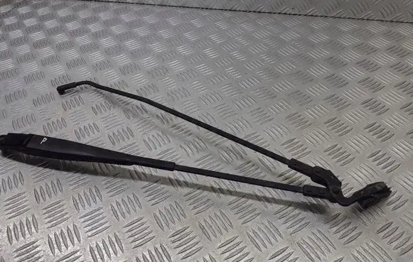 Peugeot 107 Front wiper blade arm