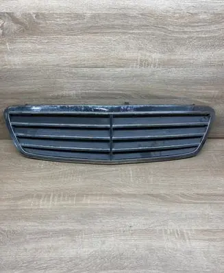 Mercedes-Benz C W203 Front grill A2038800123