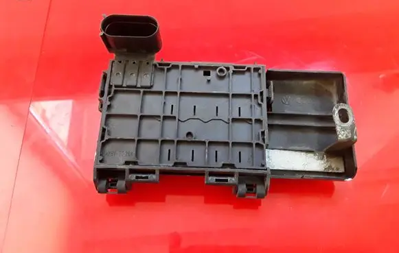 Volkswagen Golf IV Fuse module 1J0937549