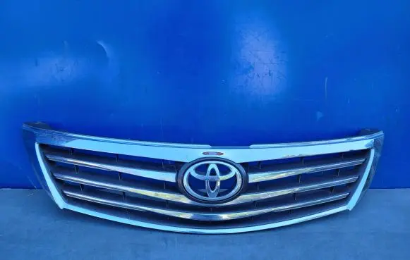 Toyota Camry Front bumper upper radiator grill 5310106290