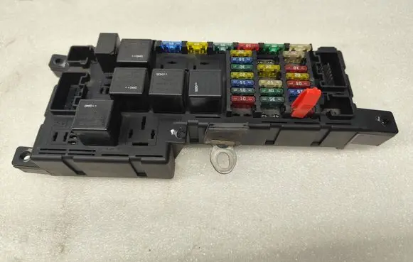 Volvo XC70 Fuse module 30728008 518829106