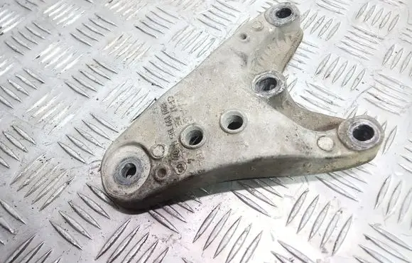 Seat Ibiza III (6L) Engine mounting bracket 6Q0199185
