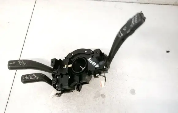 Wiper turn signal indicator stalk/switch