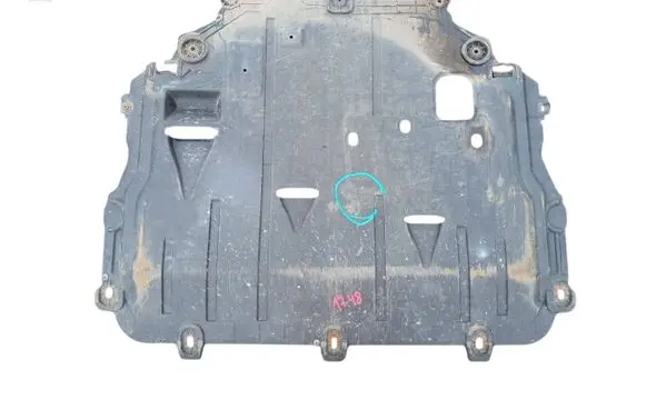 Volvo V40 Engine splash shield/under tray 31440279