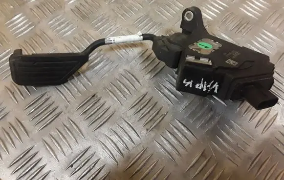 Toyota Yaris Accelerator throttle pedal 78110D020 06170A 4437580493