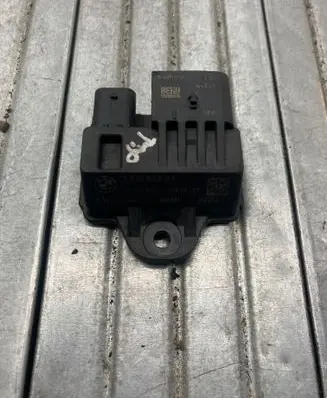 BMW 3 F30 F35 F31 Glow plug pre-heat relay 7810856 0522120103