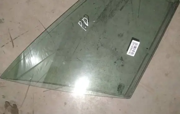 Renault Scenic I Front door vent window glass four-door as2