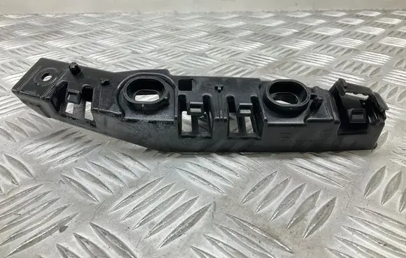 Front bumper mounting bracket