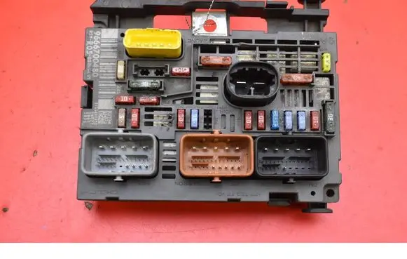 Citroen C4 Grand Picasso Fuse box set 9666700480