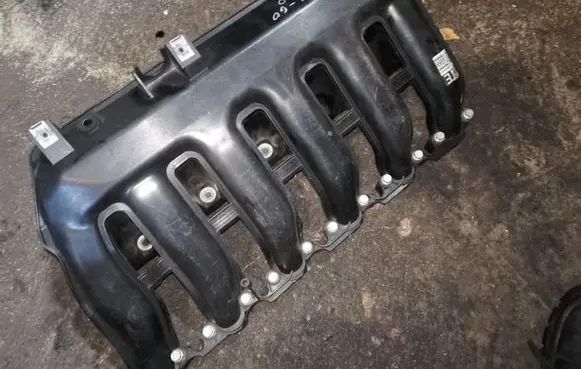 BMW 5 E60 E61 Intake manifold 7790701