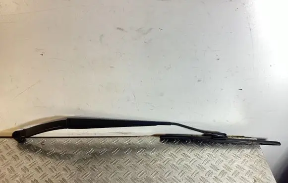 Nissan Qashqai Front wiper blade arm