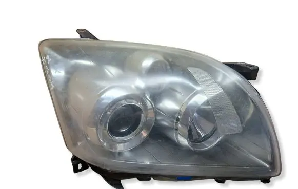 Toyota Avensis T250 Headlight/headlamp 