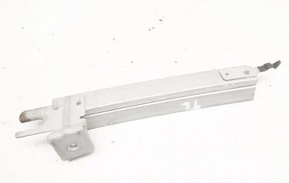 Nissan Qashqai Rear door windshield rail 