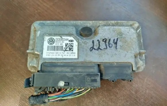 Volkswagen Golf V Engine control unit/module 03c906024ah