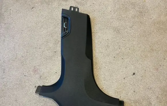 BMW M5 F90 (B) pillar trim (bottom) 7384531