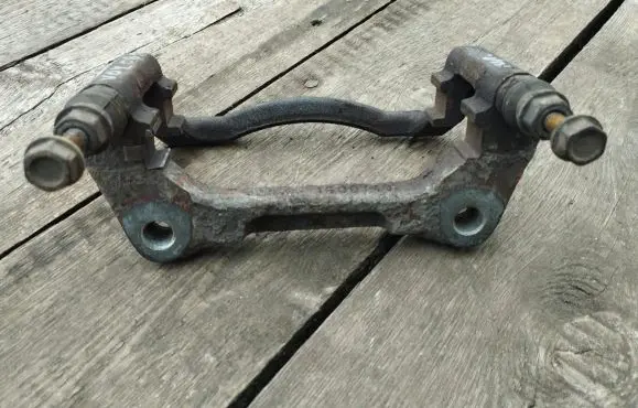 Chrysler Voyager Front Brake Caliper Pad/Carrier 