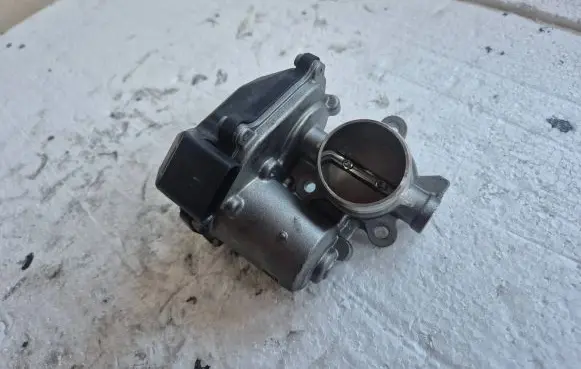 Audi A4 S4 B9 Electric throttle body valve 04L131501B