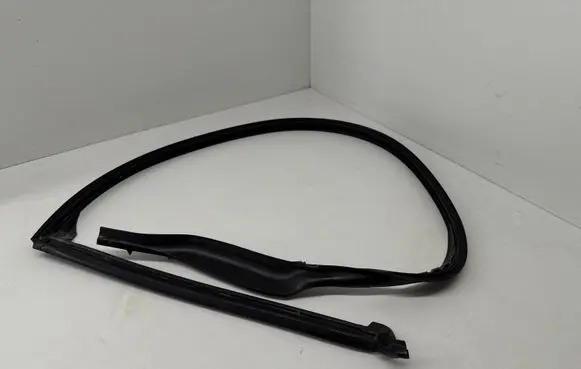 BMW 5 F10 F11 Rubber seal rear door 7182303