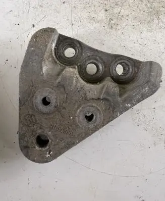 Mitsubishi Colt Engine mounting bracket 1093A018