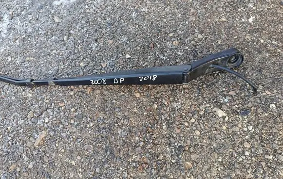 Peugeot 3008 II Front wiper blade arm