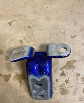 Opel Crossland X Front door lock loop/hook striker A046057