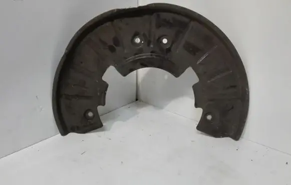 Volkswagen Touareg I Front brake disc dust cover plate 7L0615311B