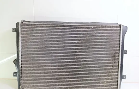 Volkswagen PASSAT B7 Coolant radiator 6527901E