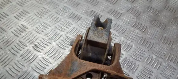 Honda Accord Engine mount bracket
