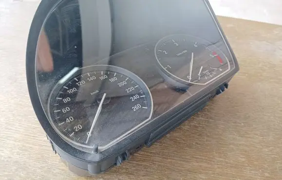 BMW 1 E81 E87 Speedometer (instrument cluster) 1024955 914147701 100189660