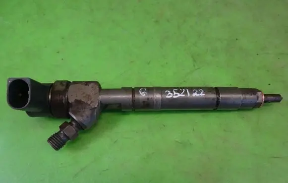 Mercedes-Benz A W168 Fuel injector 0445110104 A6280700487