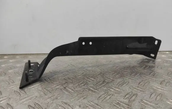 Audi A4 S4 B8 8K Fender mounting bracket 8K0821136