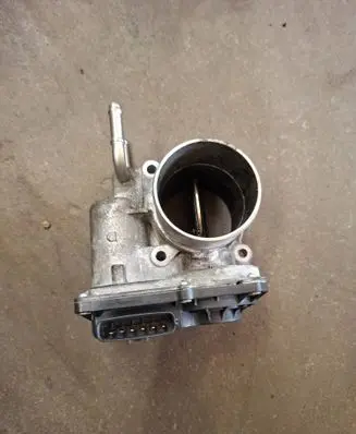 Toyota Avensis T270 Throttle valve 261000R020 01084