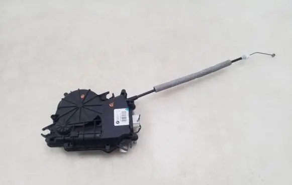 BMW 2 F45 Loading door lock 