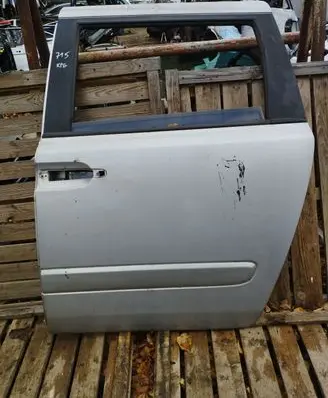 KIA Carnival Rear door