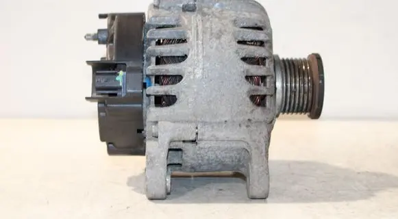 Dacia Sandero II Generator/alternator 231007842R