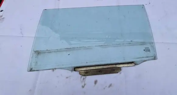 Toyota Avensis T250 Rear door window glass 43R00048 AS2