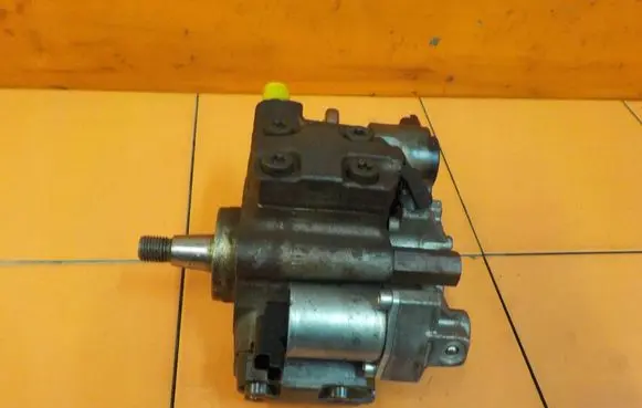 Land Rover Discovery 3 - LR3 Fuel injection high pressure pump 7H2Q9B395CH