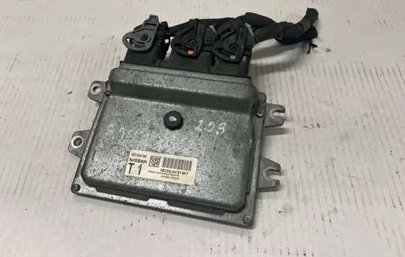 Nissan Qashqai+2 Engine control unit/module ECU MEC930340