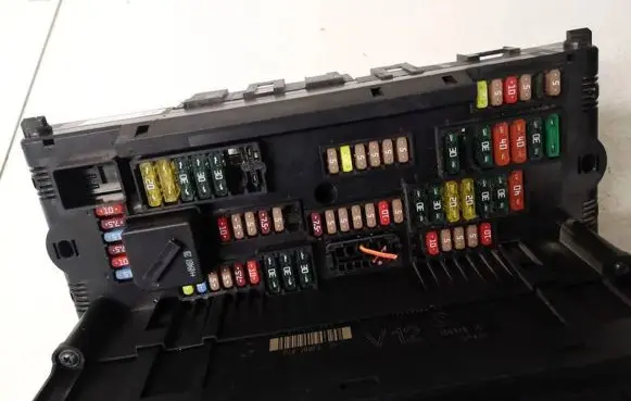 BMW 5 GT F07 Fuse box set 016704871 0-1670487-1